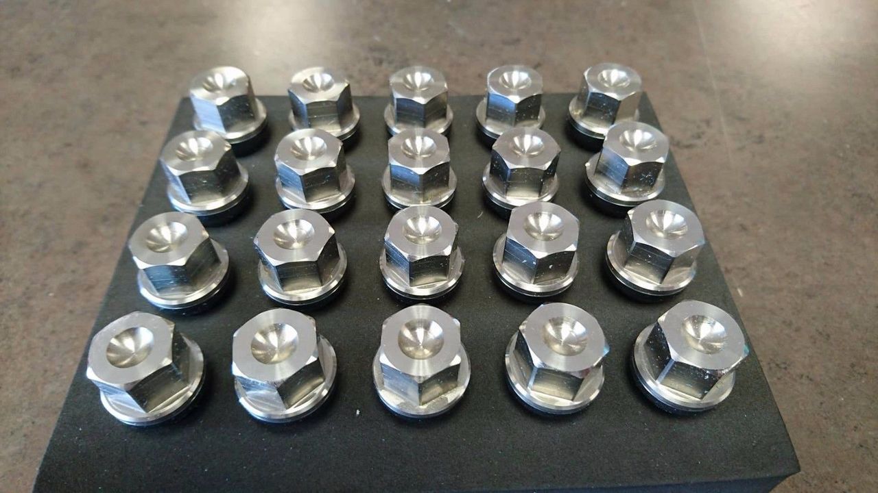 TITANIUM-LNLAMBOBRUSHED
