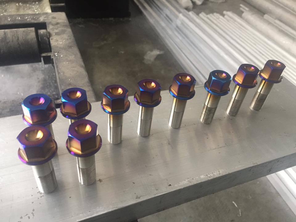 TITANIUM-LNLAMBOBRUSHED
