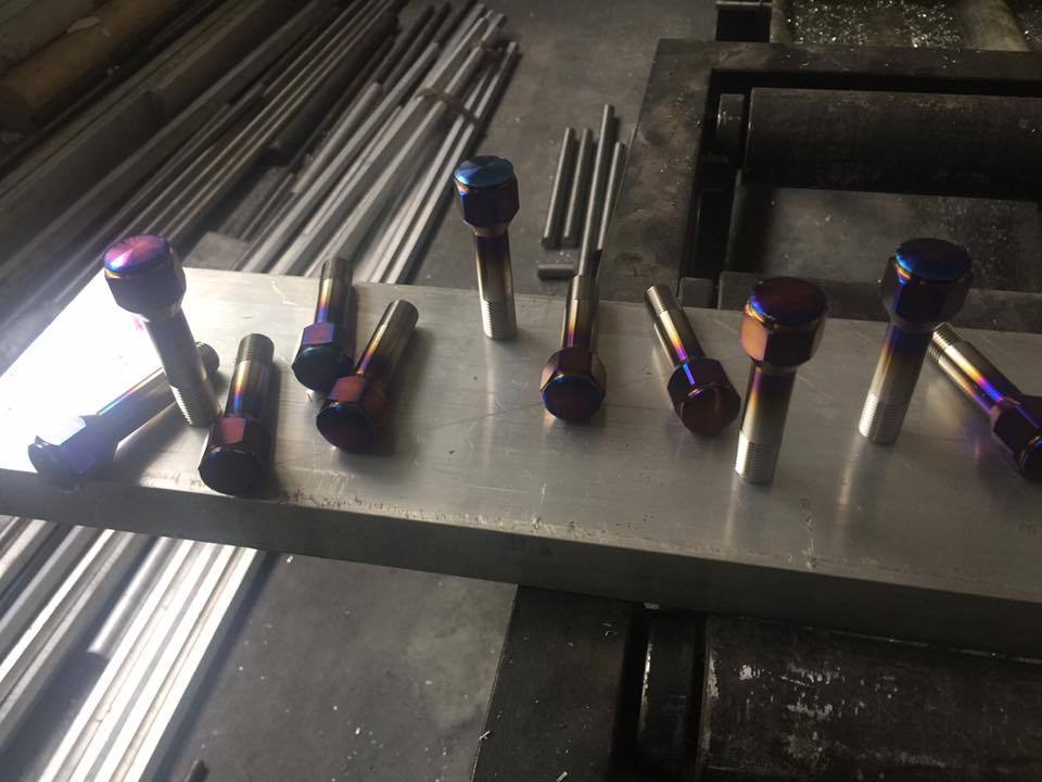 TITANIUM-LNLAMBOBRUSHED